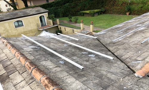 impianto-fotovoltaico-montaggio impianto fotovoltaico - particolare della fase di montaggio