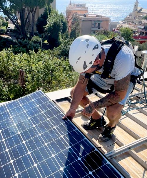 installazione fotovoltaico installazione - operaio