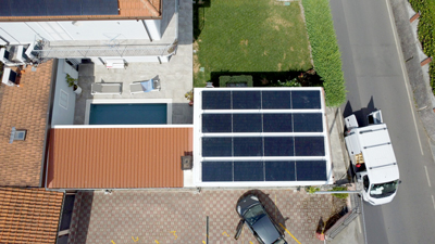 Tetto garage con moduli fotovoltaici