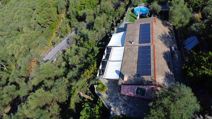 moduli-fotovoltaici su tetto - visione dall'altro