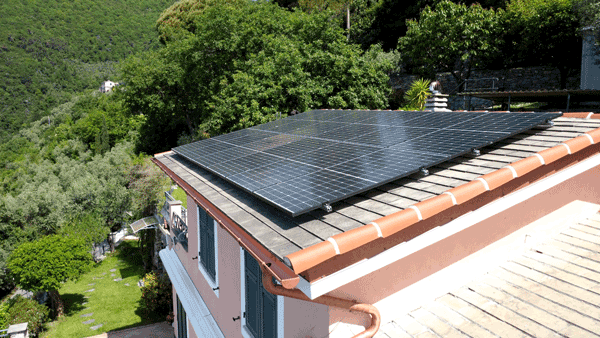pannello-solare impianto fotovoltaico su tetto